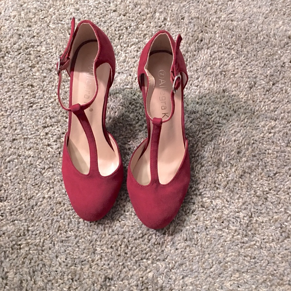 Heels - Picture 2 of 4